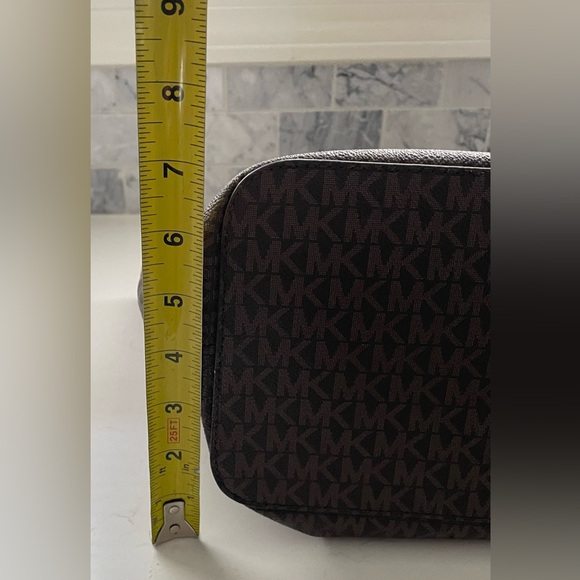 Michael Kors Jet Set Chain Laptop Tote - Picture 14 of 15